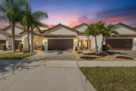 16909 April Plush Dr, Wimauma, FL 33598