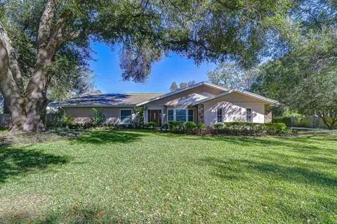 610 Chancellar Dr, Lutz, FL 33548