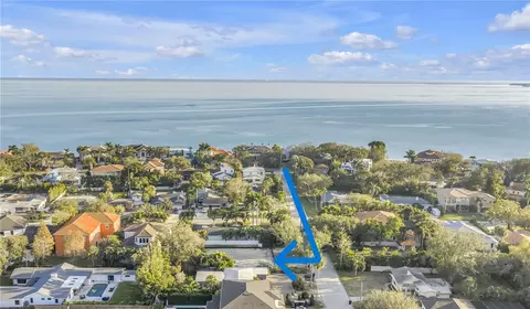 211 Toledo Way NE, Saint Petersburg, FL 33704