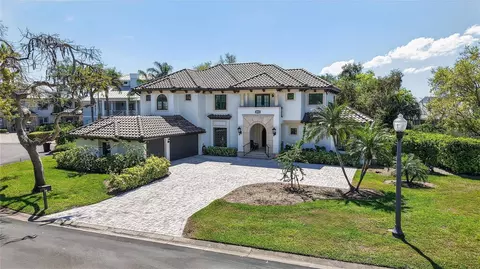 1100 Tortuga Cir NE, Saint Petersburg, FL 33702