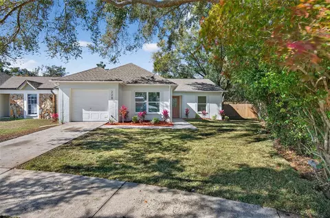 228 Regal Park Dr, Valrico, FL 33594