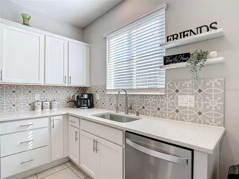 Kitchen - 9526 Clarkwild Pl, Seffner, FL 33584 photo 8 of 9