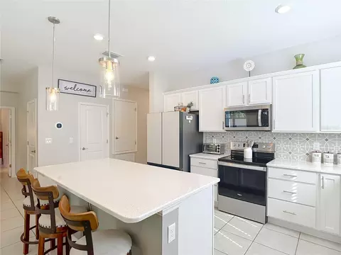 Kitchen - 9526 Clarkwild Pl, Seffner, FL 33584 photo 7 of 9