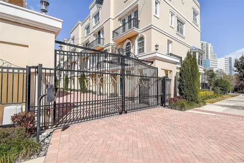411 Regent Ln N, Saint Petersburg, FL 33701