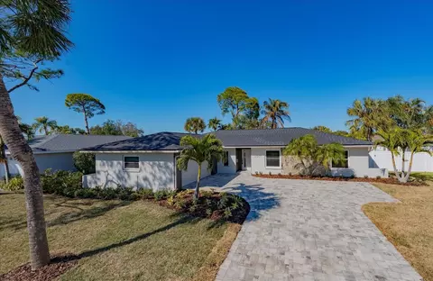 2031 Tanglewood Way NE, Saint Petersburg, FL 33702
