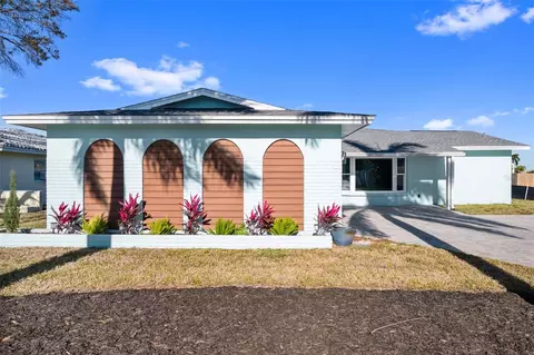 11145 4th St E, Treasure Island, FL 33706