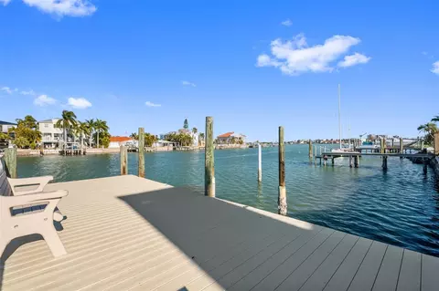 11145 4th St E, Treasure Island, FL 33706