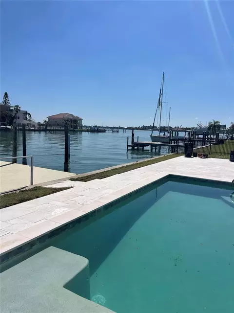 11145 4th St E, Treasure Island, FL 33706