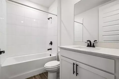 Bath - 3335 Orchard Loop, Bartow, FL 33830 photo 2 of 3