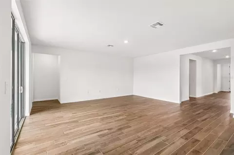 Living - 3335 Orchard Loop, Bartow, FL 33830 photo 2 of 3