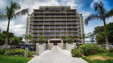 500 N Osceola Ave #211, Clearwater, FL 33755