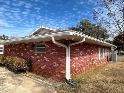 Exterior - 2004 S Riverside Dr, Edgewater, FL 32141 photo 3 of 7