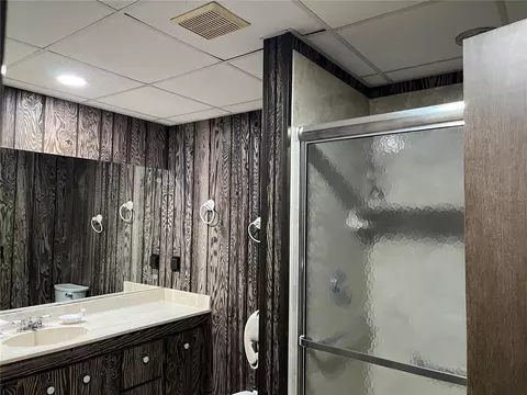 Bath - 2004 S Riverside Dr, Edgewater, FL 32141 photo 1 of 2