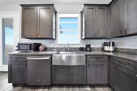 Kitchen - 3090 80 Foot Rd, Bartow, FL 33830 photo 3 of 3