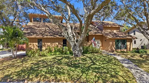 847 Hillside Dr, Palm Harbor, FL 34683