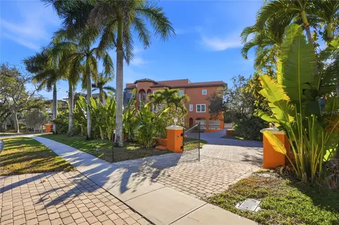 9017 Baywood Park Dr, Seminole, FL 33777