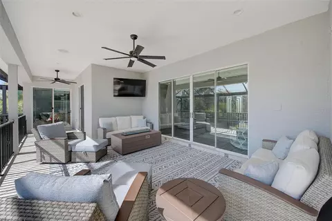 Exterior - 3410 26th Ave E, Bradenton, FL 34208 photo 4 of 25