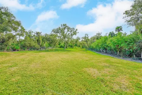 Exterior - 3410 26th Ave E, Bradenton, FL 34208 photo 6 of 25