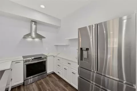 Kitchen - 3410 26th Ave E, Bradenton, FL 34208 photo 9 of 12
