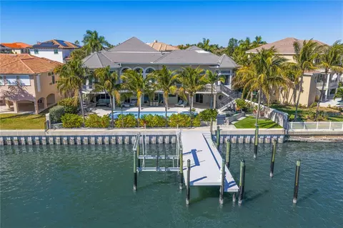 6103 Pasadena Point Blvd S, Gulfport, FL 33707