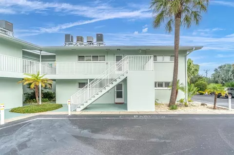 2566 Gary Cir #6, Dunedin, FL 34698