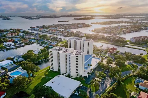5950 Pelican Bay Plz S #2A, Saint Petersburg, FL 33707