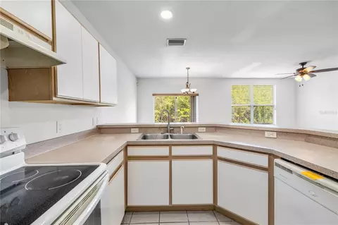 Kitchen - 6229 Olivedale Dr, Riverview, FL 33578 photo 4 of 6