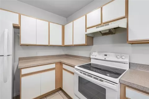 Kitchen - 6229 Olivedale Dr, Riverview, FL 33578 photo 6 of 6
