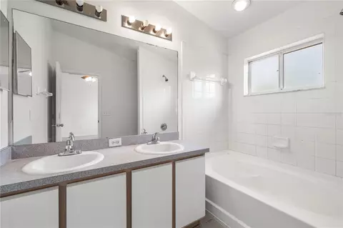 Bath - 6229 Olivedale Dr, Riverview, FL 33578 photo 4 of 5