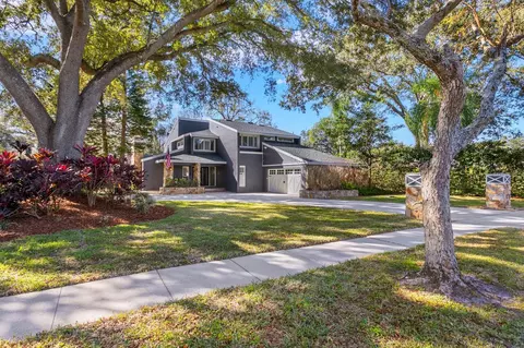 10402 Oakbrook Dr, Tampa, FL 33618