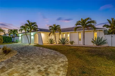 17161 2nd St E, North Redington Beach, FL 33708