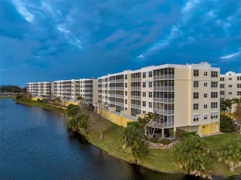 1200 Country Club Dr #1404, Largo, FL 33771