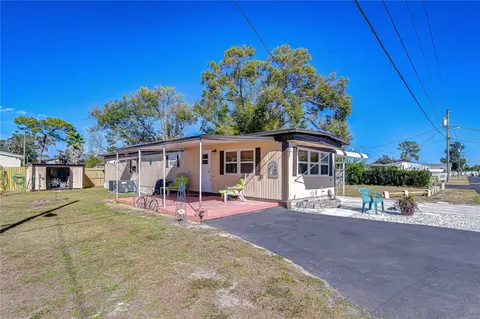 39107 Hillcrest Dr, Zephyrhills, FL 33542