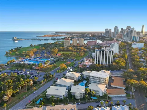 1000 N Shore Dr NE #2, Saint Petersburg, FL 33701