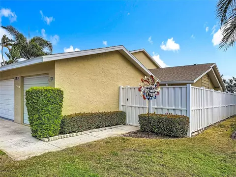 6747 Cape Hatteras Way NE #4, Saint Petersburg, FL 33702