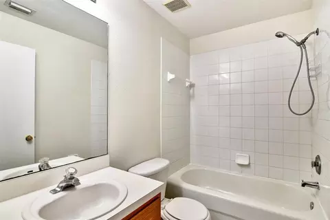 Bath - 10805 Keys Gate Dr, Riverview, FL 33579 photo 3 of 3
