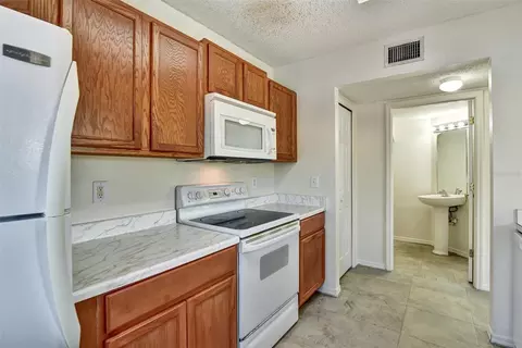 Kitchen - 10805 Keys Gate Dr, Riverview, FL 33579 photo 1 of 3