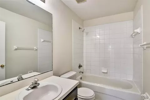 Bath - 10805 Keys Gate Dr, Riverview, FL 33579 photo 2 of 3