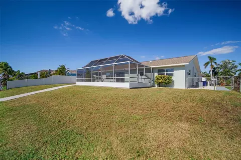 Exterior - 910 Spindle Palm Way, Apollo Beach, FL 33572 photo 4 of 5
