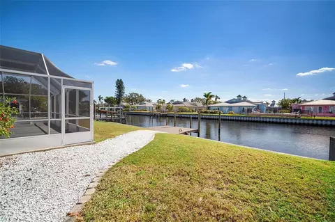 Exterior - 910 Spindle Palm Way, Apollo Beach, FL 33572 photo 2 of 5