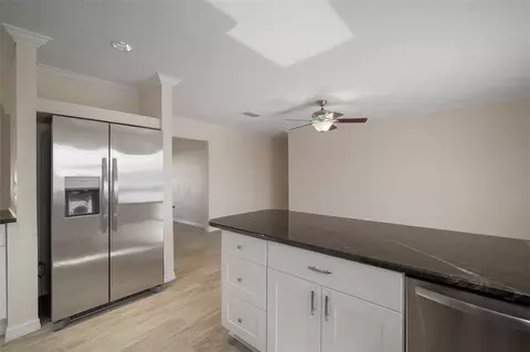 Kitchen - 910 Spindle Palm Way, Apollo Beach, FL 33572 photo 3 of 7