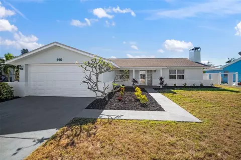 Exterior - 910 Spindle Palm Way, Apollo Beach, FL 33572 photo 1 of 5