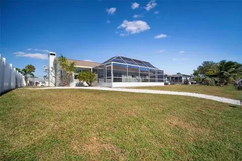 Exterior - 910 Spindle Palm Way, Apollo Beach, FL 33572 photo 3 of 5
