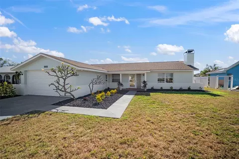 Exterior - 910 Spindle Palm Way, Apollo Beach, FL 33572 photo 5 of 5