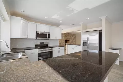 Kitchen - 910 Spindle Palm Way, Apollo Beach, FL 33572 photo 7 of 7