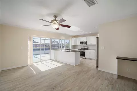 Living - 910 Spindle Palm Way, Apollo Beach, FL 33572 photo 1 of 10