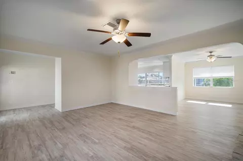 Living - 910 Spindle Palm Way, Apollo Beach, FL 33572 photo 8 of 10