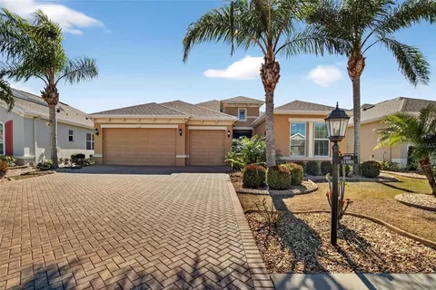 1543 Emerald Dunes Dr, Sun City Center, FL 33573