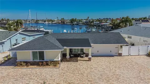6404 Lake Sunrise Dr, Apollo Beach, FL 33572