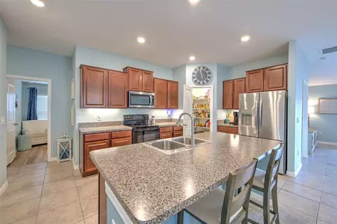 Kitchen - 12619 Lemon Pepper Dr, Riverview, FL 33578 photo 4 of 4